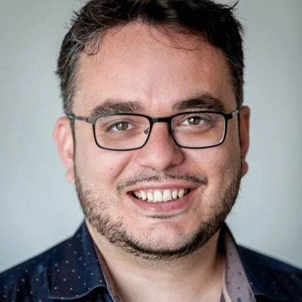 Professor Dr. Daniel ESCUDERO